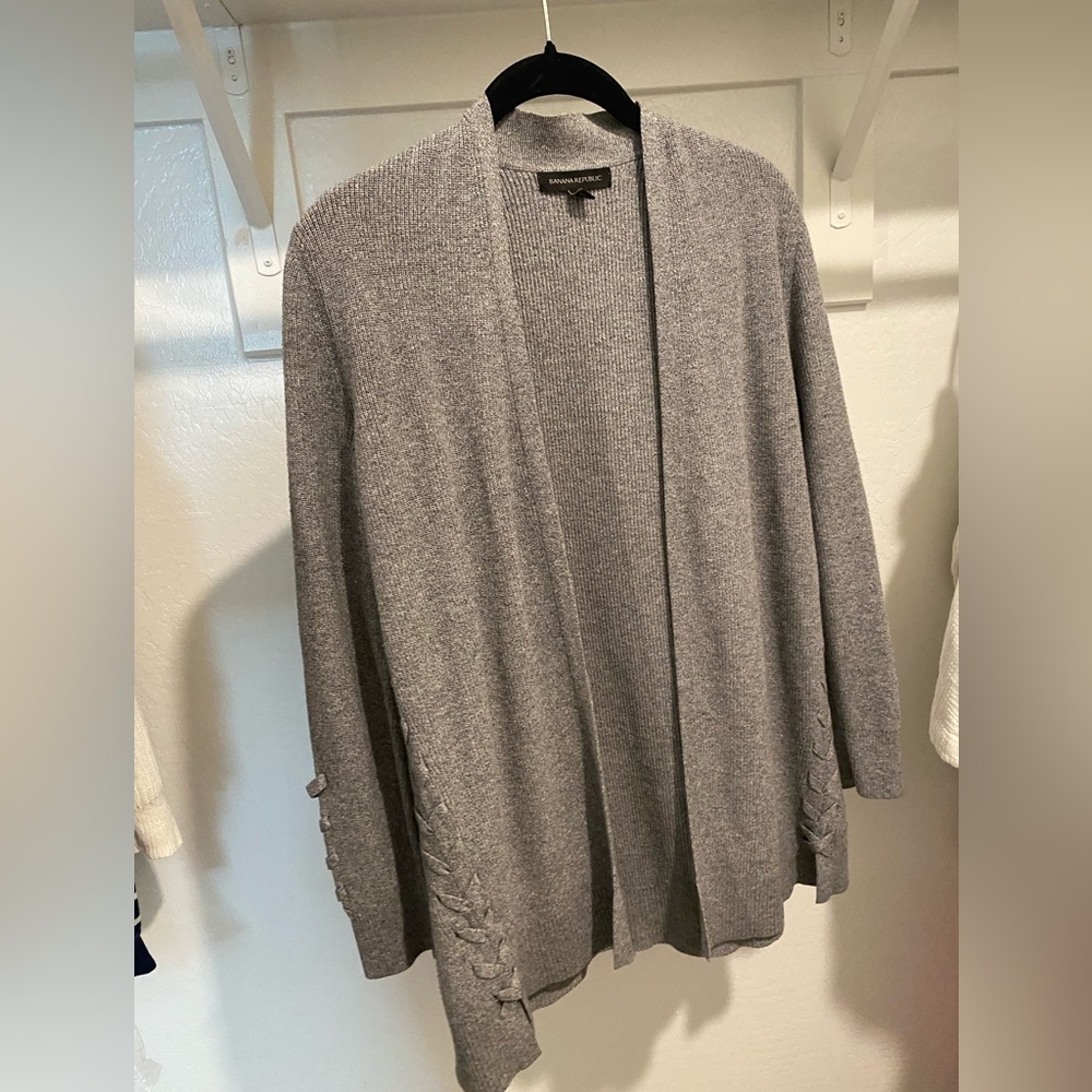 Banana republic cardigan with braid accents on sides gray size medium